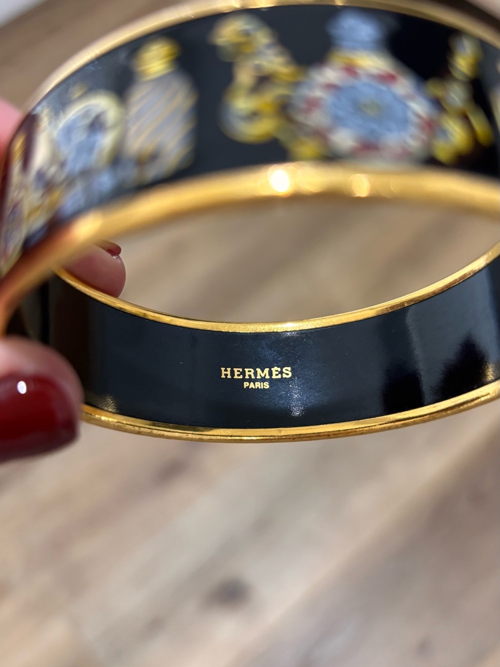 Hermes Black and Gold Enamel Bangle Bracelet with Heraldic Motif - Picture 5 of 6
